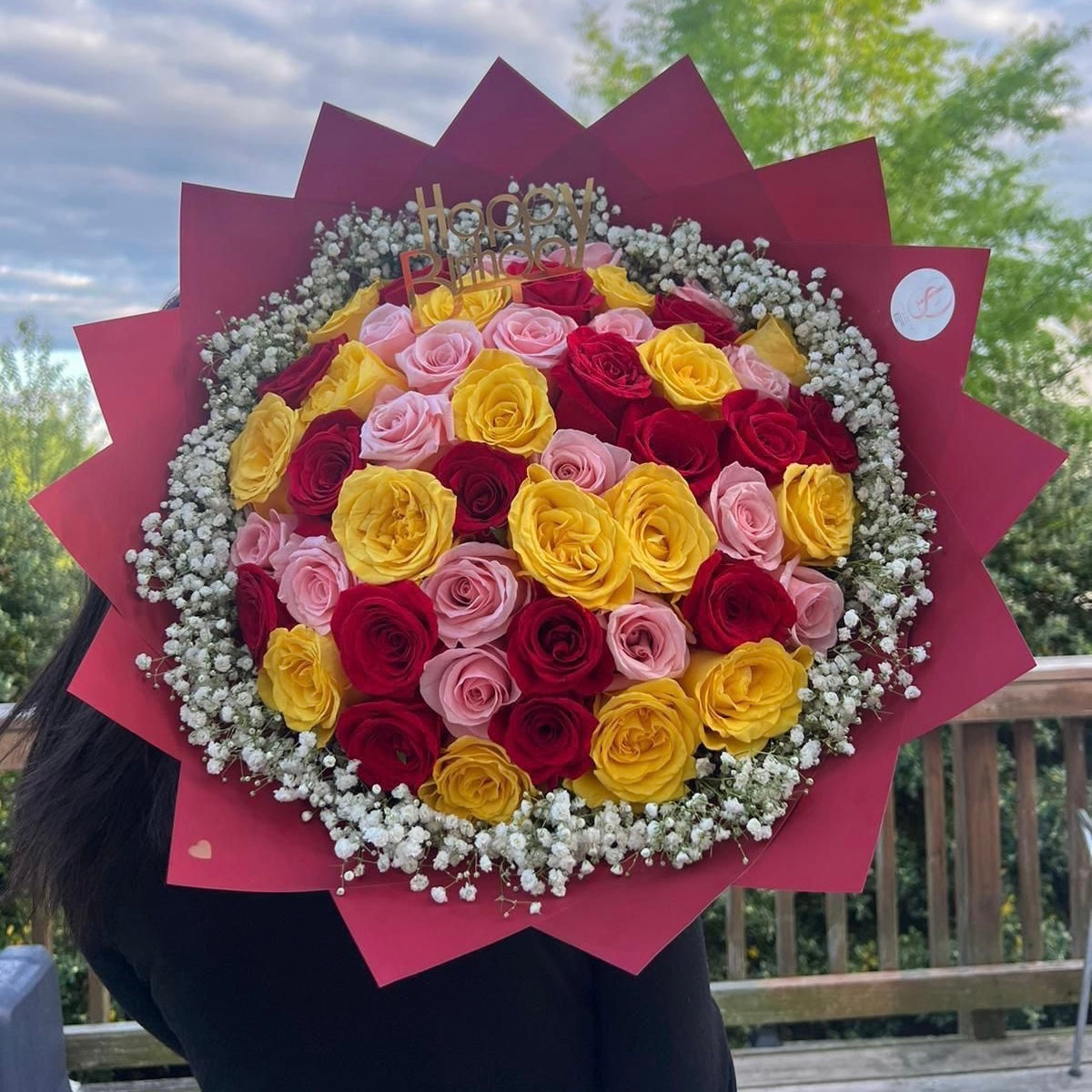 50 rose MIX baby's+ breathy + Happy birthday Topper💛🩷